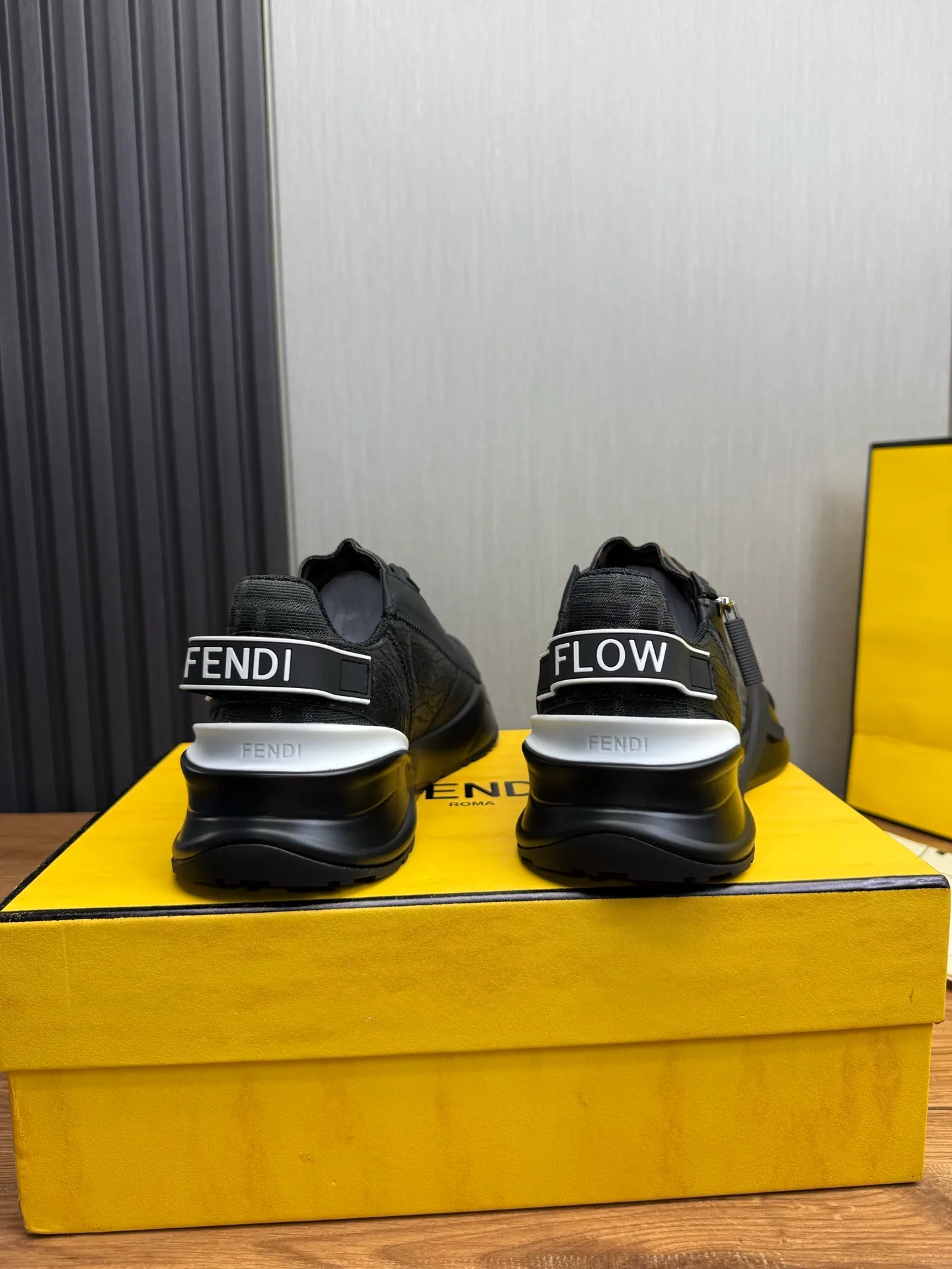 Men's men's shoes 💰620💰 Fendi [Fendi] hot style is on the market 🔥Fashionable casual men's shoes 🔱 Made of original brand fly-knit fabric. Original cowhide + breathable mesh lining + sheepskin feet, perfect shape, top quality, you deserve it 🔜Original rubber outsole, ultra-light, non-slip and wear-resistant 👣 Standard size 38-44